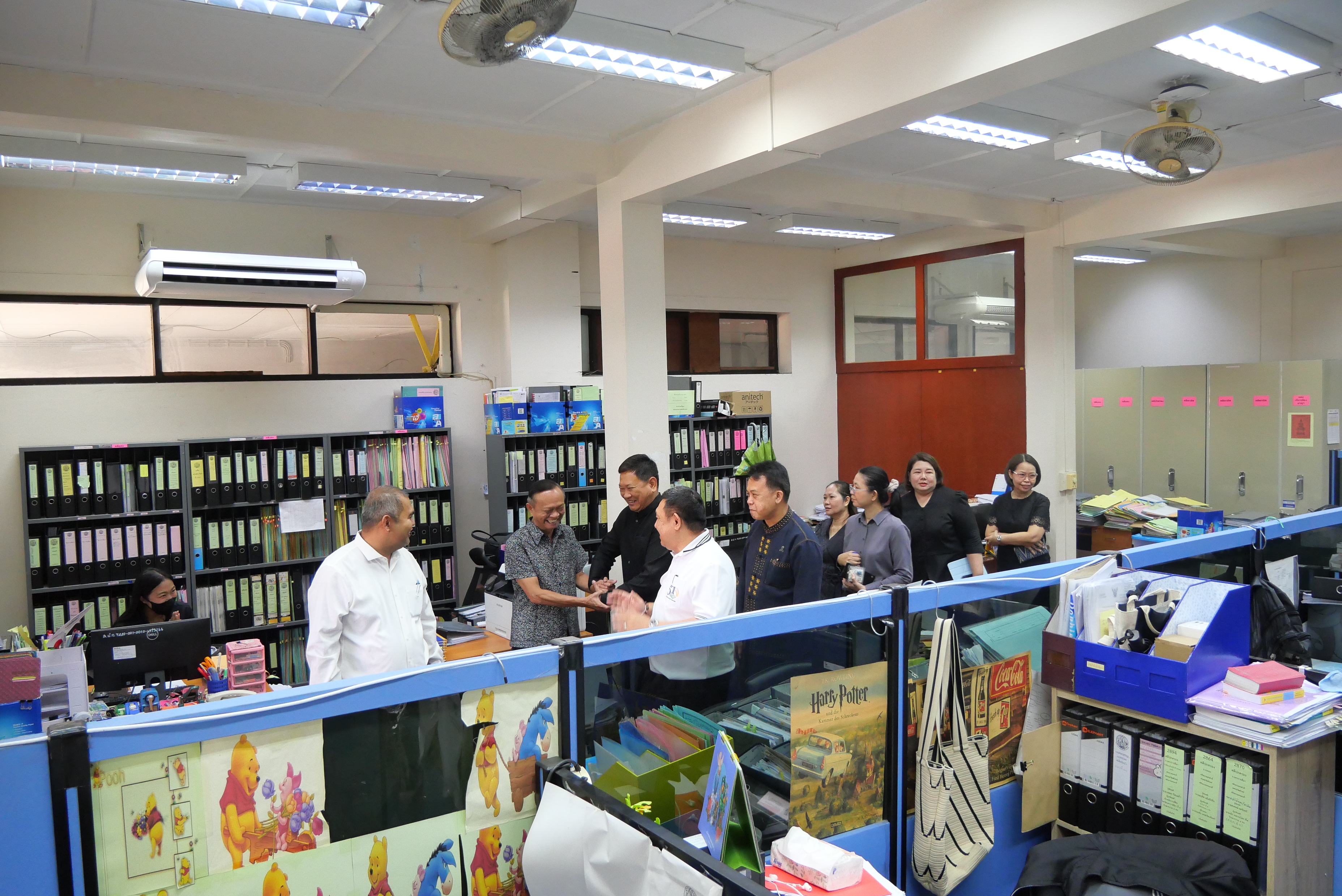 title - เลขาธิการ ส.ป.ก. ตรวจเยี่ยมบุคลากร ส.ป.ก. ถนนราชดำเนินนอก